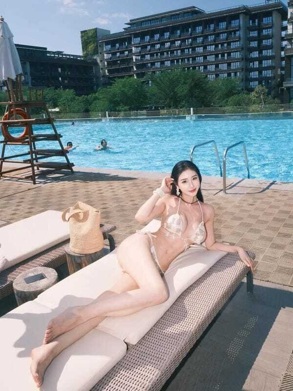 ảnh gái xinh mặc bikini 2 mảnh 9