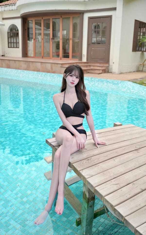 ảnh gái xinh mặc bikini đen 26