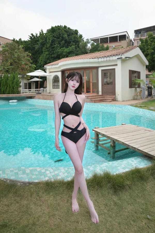 ảnh gái xinh mặc bikini đen 30