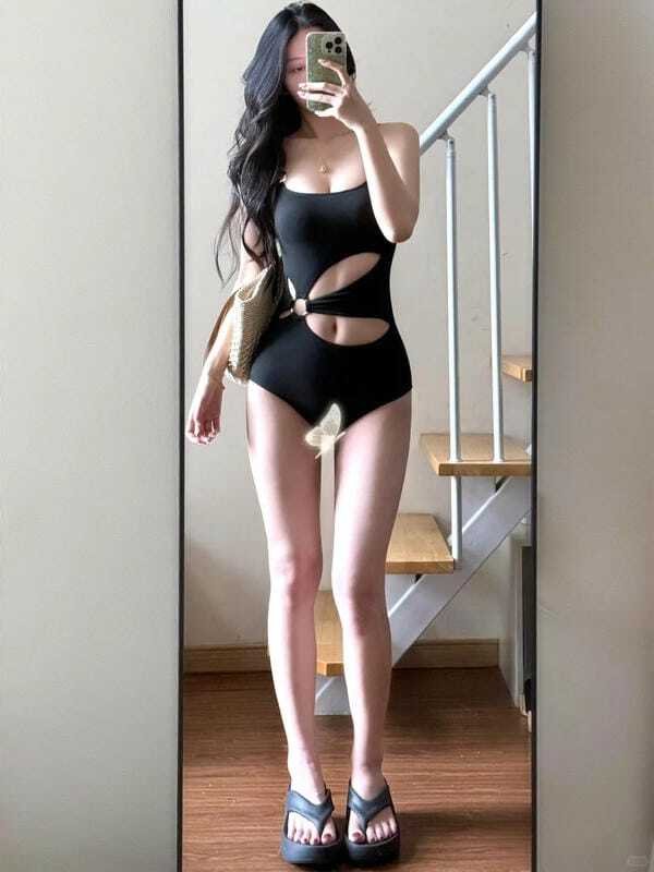 ảnh gái xinh mặc bikini đen 37