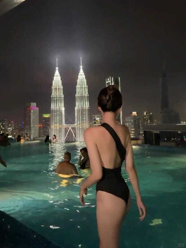 ảnh gái xinh mặc bikini đen 40
