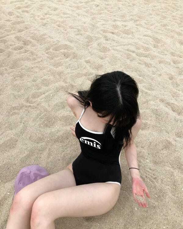 ảnh gái xinh mặc bikini đen 42