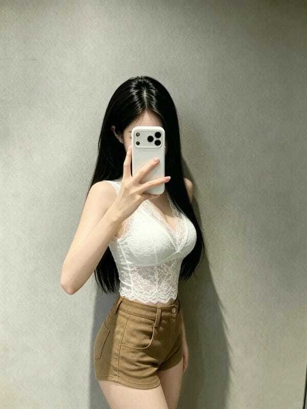 gái xinh khoe ngực