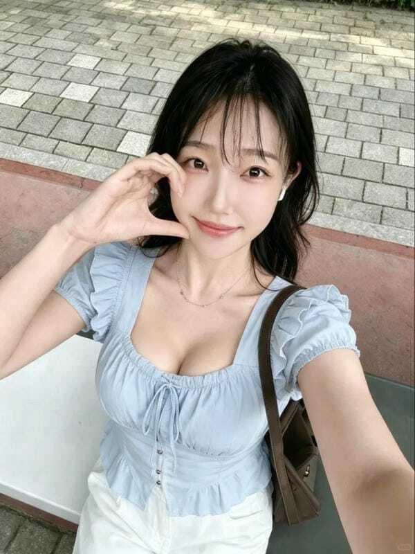 ảnh gái xinh show vú