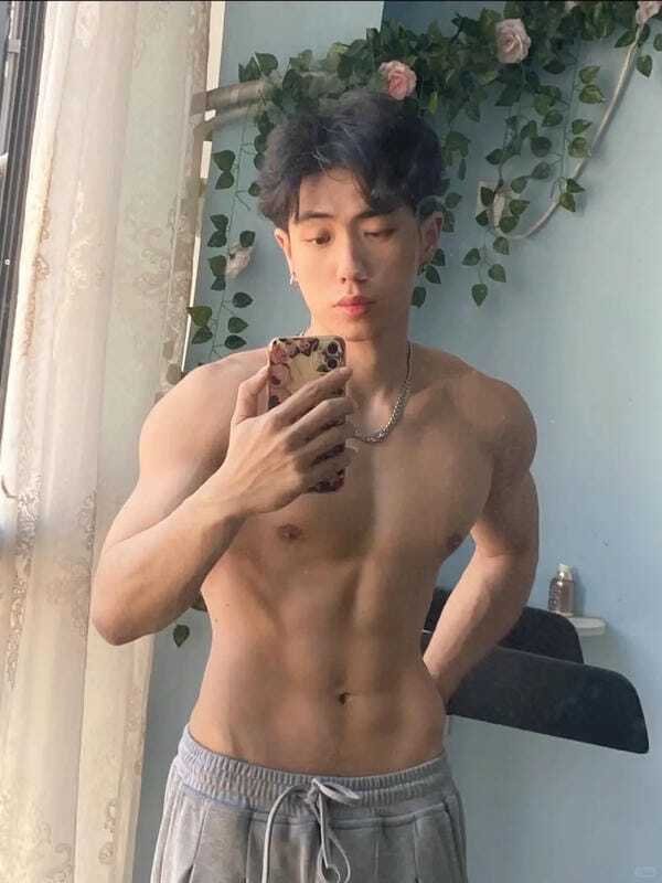 ảnh trai 6 múi che mặt