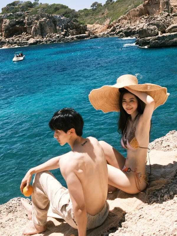 con gái mặc bikini hôn trai 10