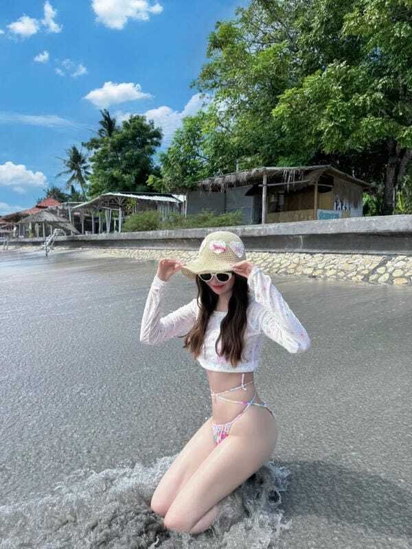 con gái mặc bikini siêu mỏng 11
