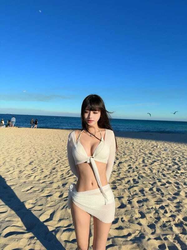 con gái mặc bikini siêu mỏng 12