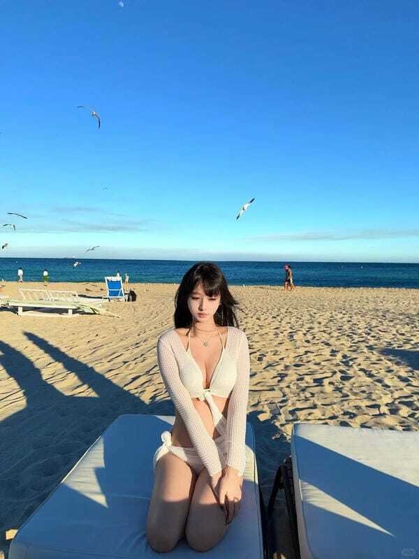 con gái mặc bikini siêu mỏng 13