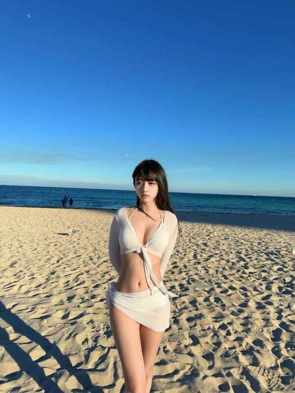con gái mặc bikini siêu mỏng 17