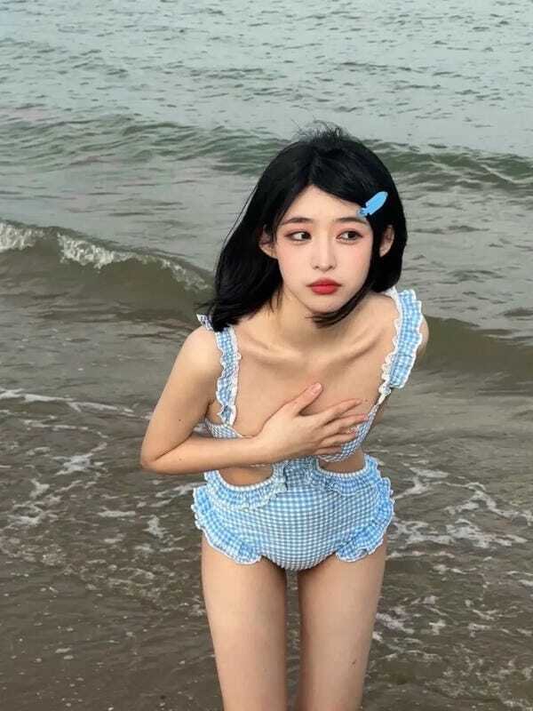 con gái mặc bikini siêu mỏng 20