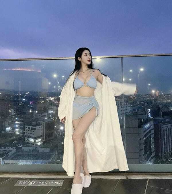 con gái mặc bikini siêu mỏng 6