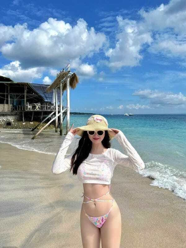 con gái mặc bikini siêu mỏng 7