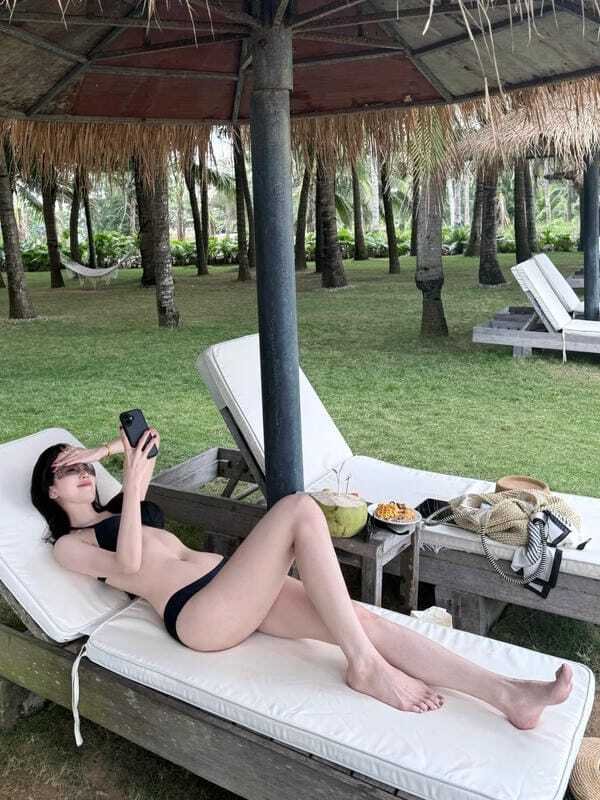 gái mặc bikini đi ngủ 12
