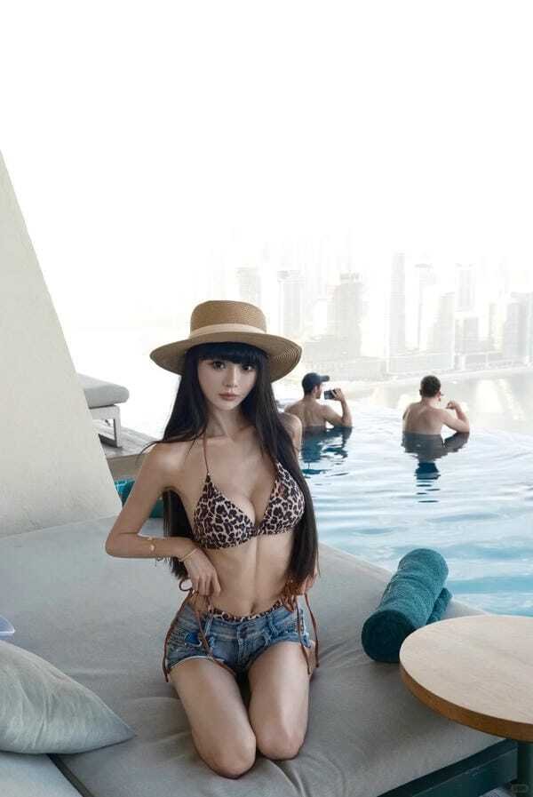 gái mặc bikini đi ngủ 9