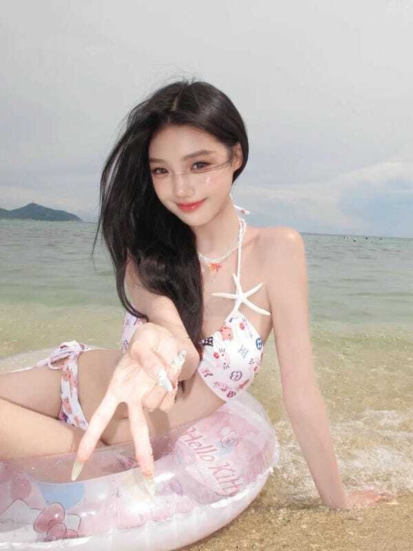 gái mặc bikini nhảy 11