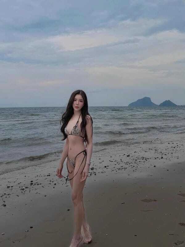 gái mặc bikini nhảy 32