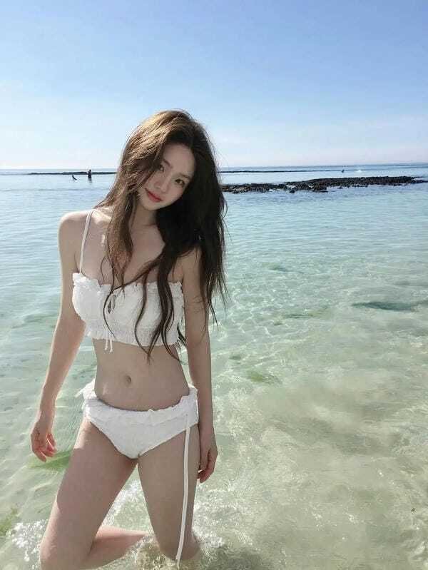 gái mặc bikini trắng 10