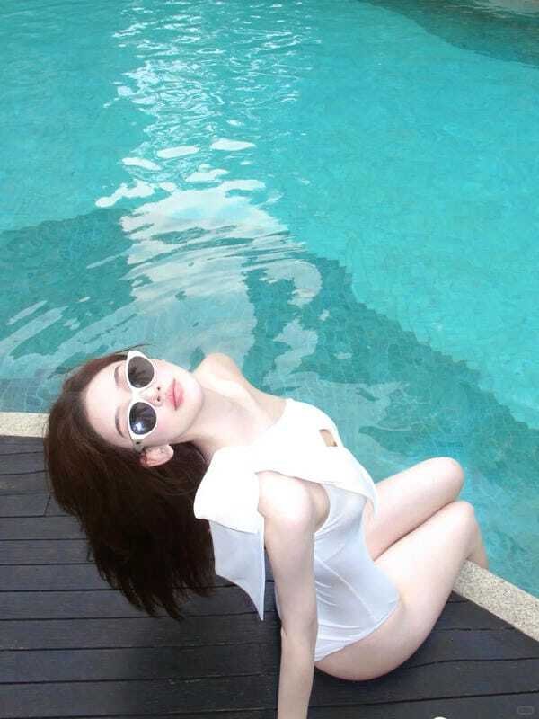 gái mặc bikini trắng 18