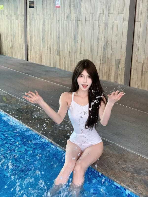 gái mặc bikini trắng 6