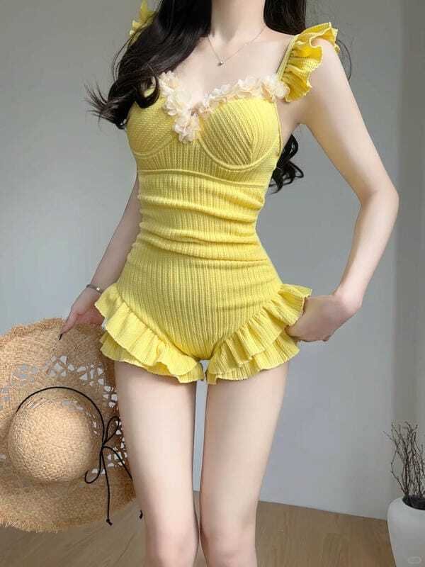 gái mặc bikini trong nhà 15