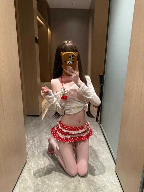 gái mặc bikini trong nhà 29