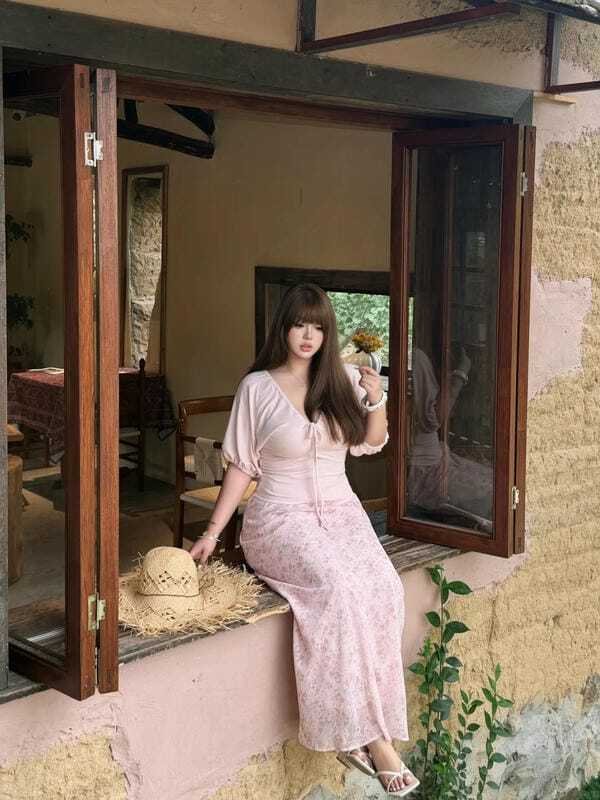 Gái múp mặc áo khoác phong cách cá tính