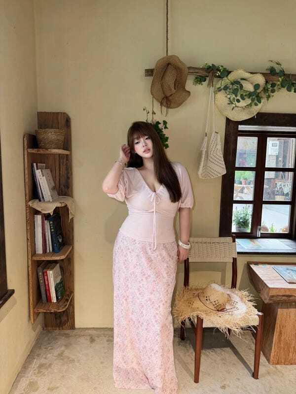 Gái múp với phong cách nữ tính hiện đại