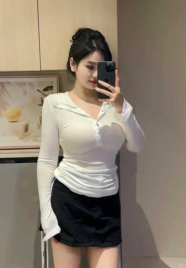 gái show hàng 2
