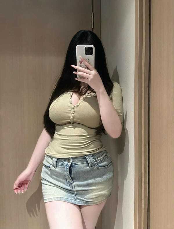 gái show hàng 21