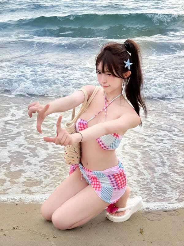 gái xinh cởi đồ 18