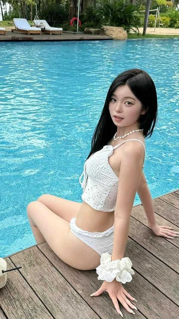 Gái xinh cởi đồ quyến rũ