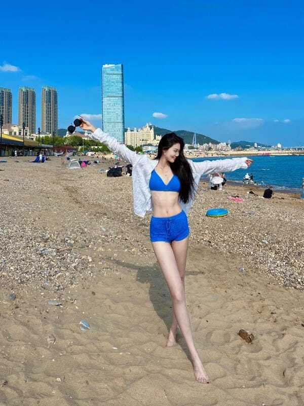 Gái xinh cởi đồ ấn tượng