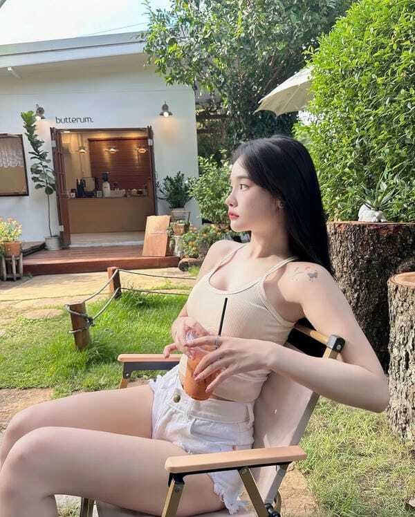 gái xinh cởi đồ khoe hàng