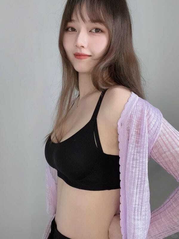 gái xinh khoe ngực 22