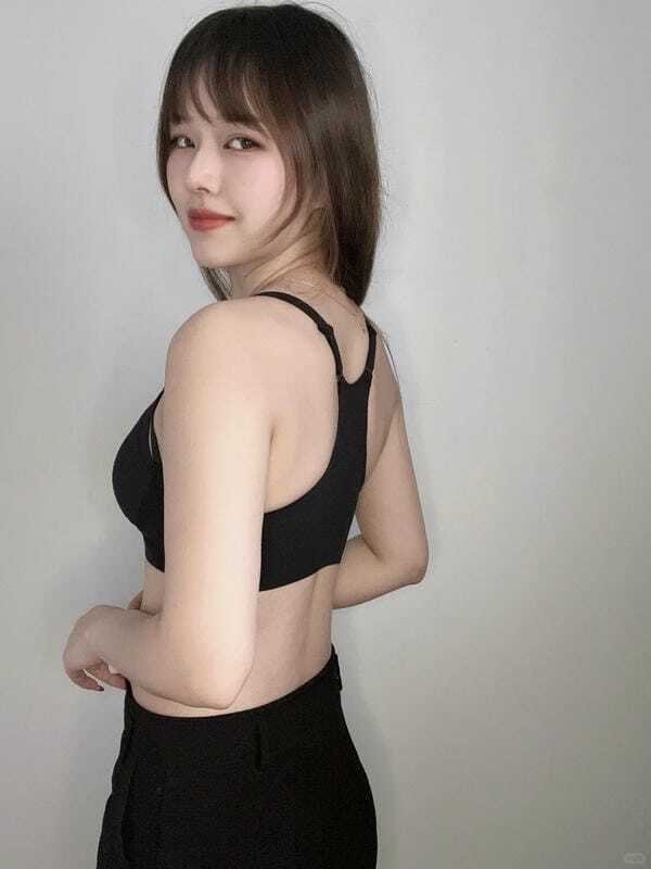 gái xinh khoe ngực 24