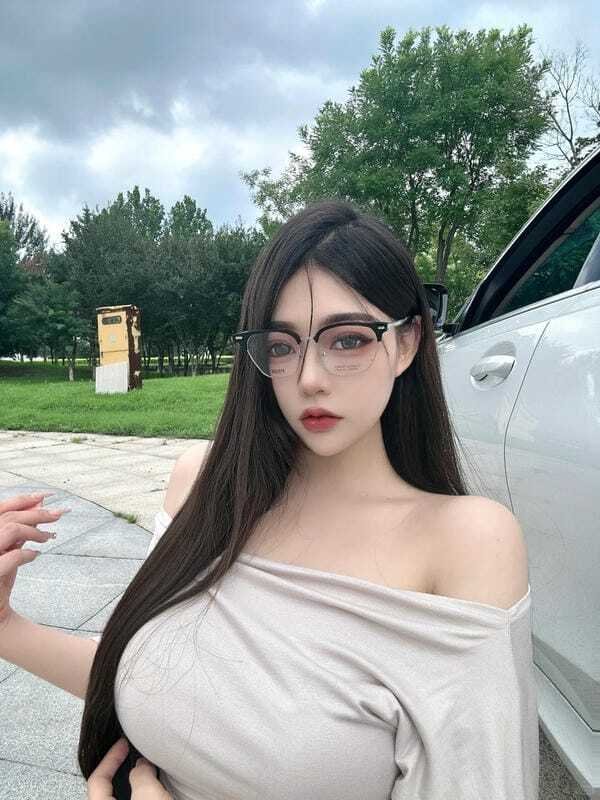 gái xinh khoe ngực 27