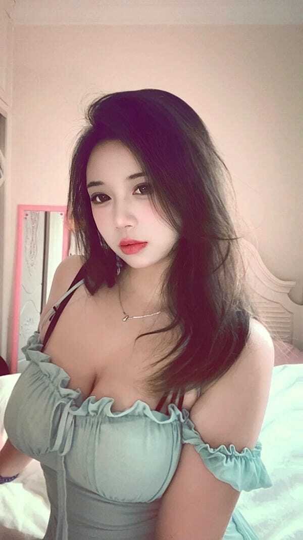 gái xinh khoe ngực 30