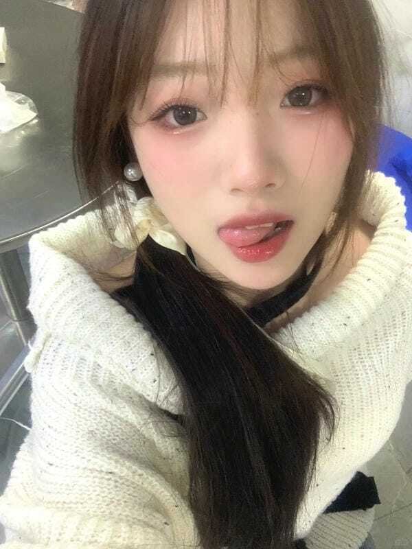 gái xinh lè lưỡi 10