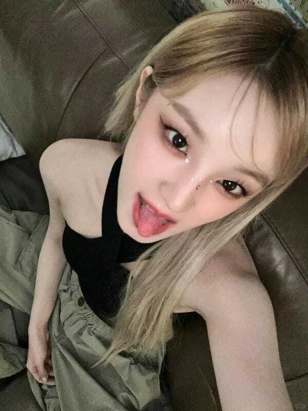gái xinh lè lưỡi 17