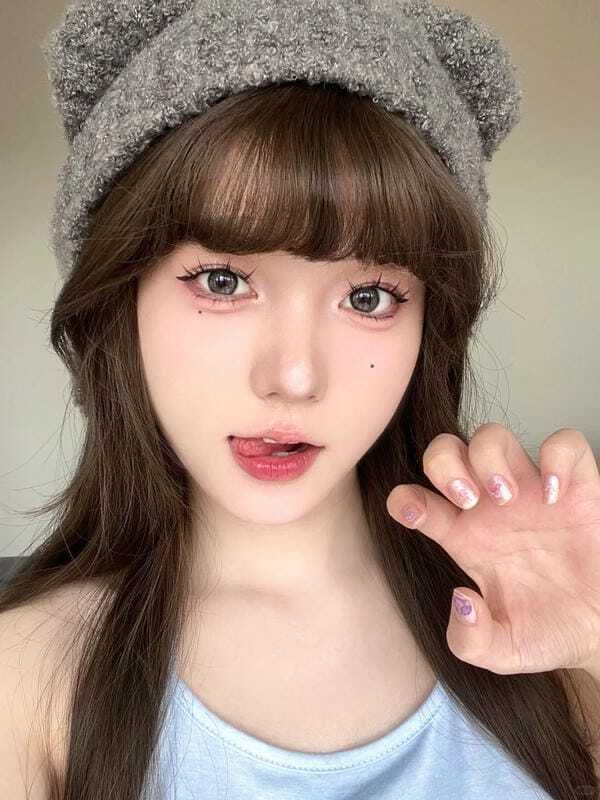 gái xinh lè lưỡi 21
