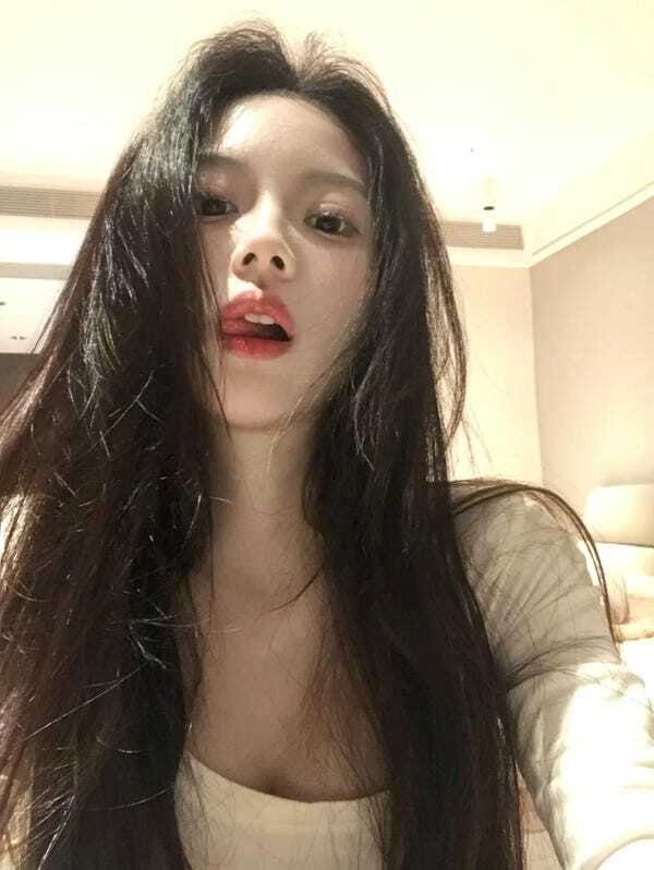 gái xinh lè lưỡi 22