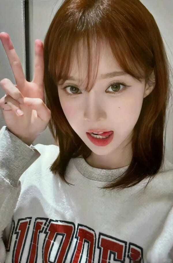 gái xinh lè lưỡi 7
