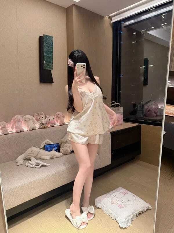 gái xinh mặc đồ ngủ 41