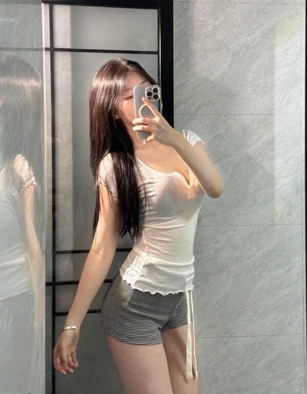 gái xinh ngực to 23