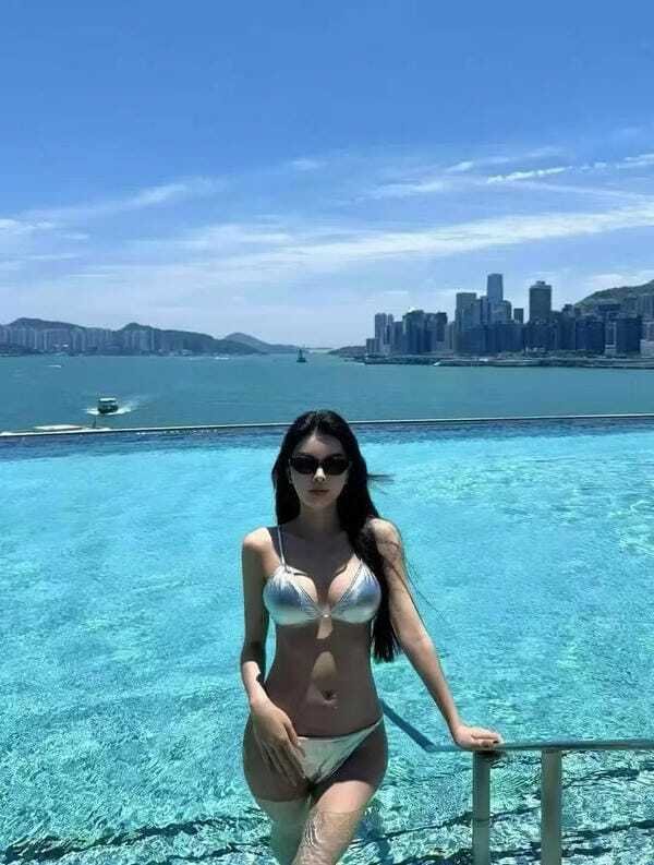 gái xinh show vú 9