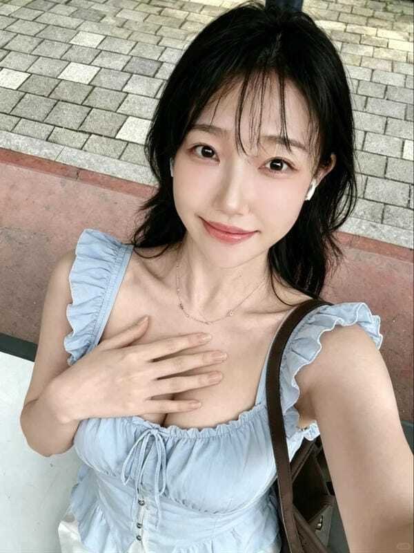 gái xinh show vú đẹp