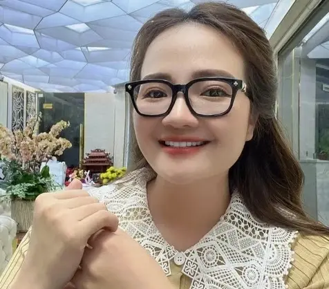 Hình ảnh Hoàng Hường xinh đẹp trên mạng xã hội