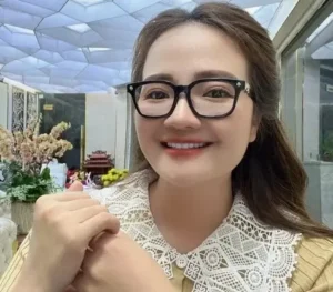 hoang-huong-la-ai-he-lo-thong-tin-chi-tiet-ve-hotgirl-tiktok_989