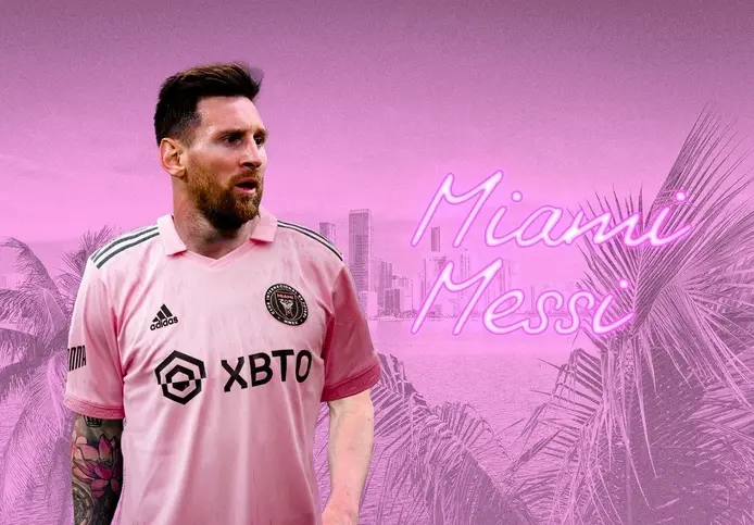 Messi chuyền bóng